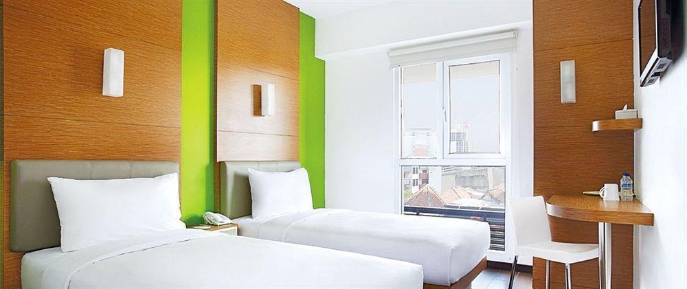 Amaris Hotel Dr. Susilo Grogol Jakarta Exterior foto