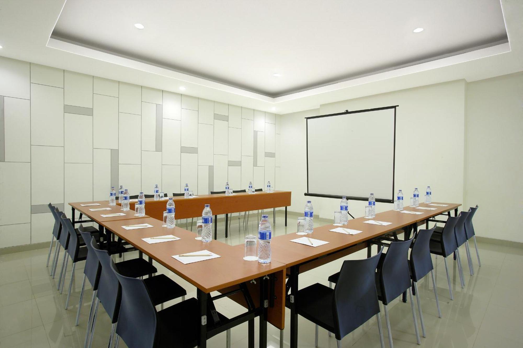 Amaris Hotel Dr. Susilo Grogol Jakarta Exterior foto