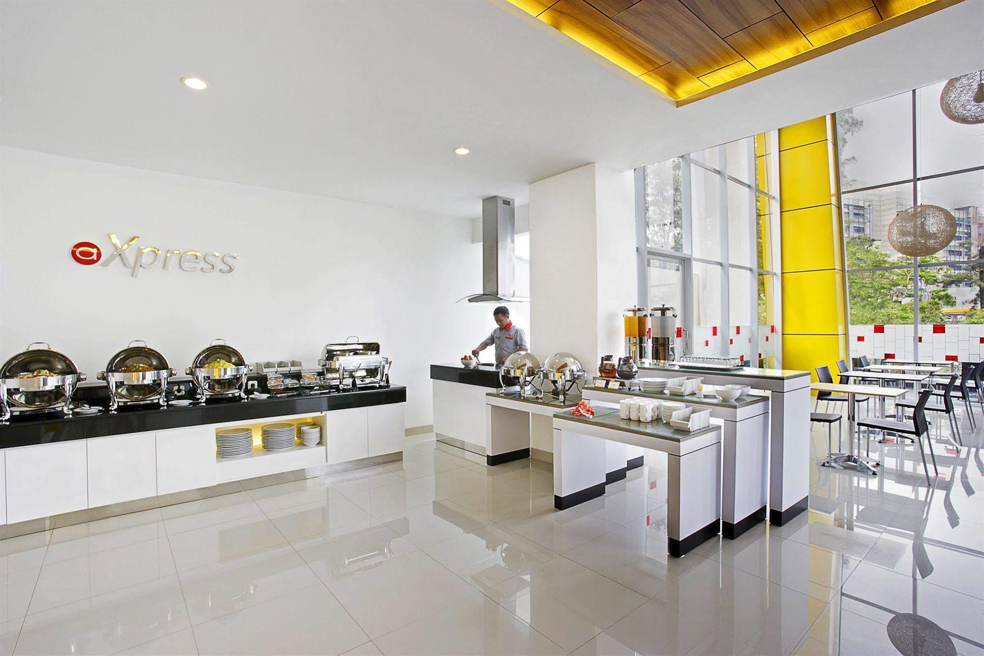 Amaris Hotel Dr. Susilo Grogol Jakarta Exterior foto